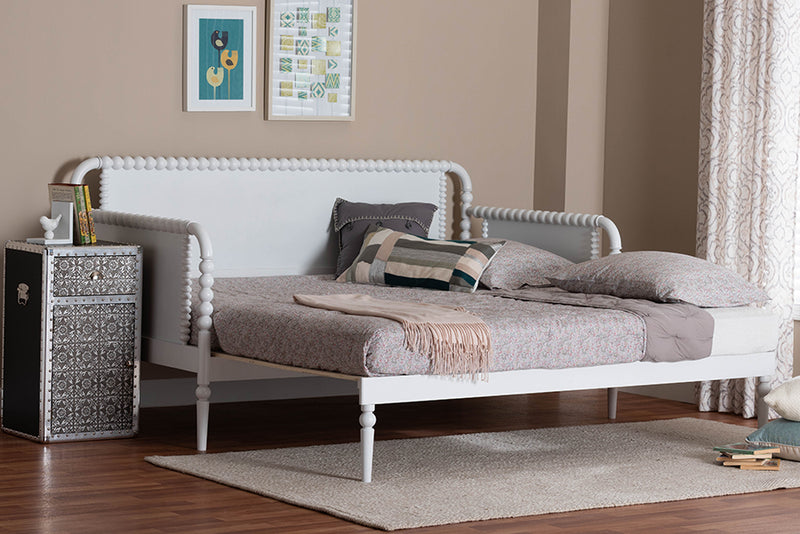 Laverne Bobbin Twin-To-King Expandable Daybed, White